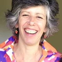 Portrait de Nelly, accompagnante de La Voie des Saisons — atelier de développement personnel à Paris